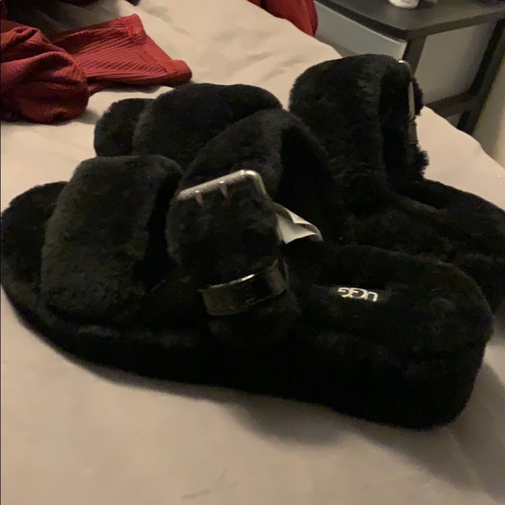 Ugg Fuzz Yeah Slippers In Size 7 - image 2